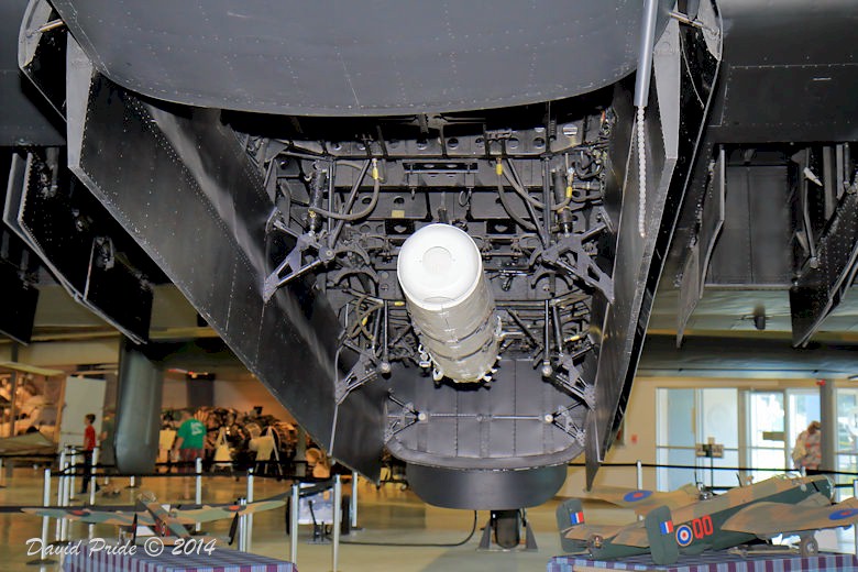 Handley Page Halifax NA 337